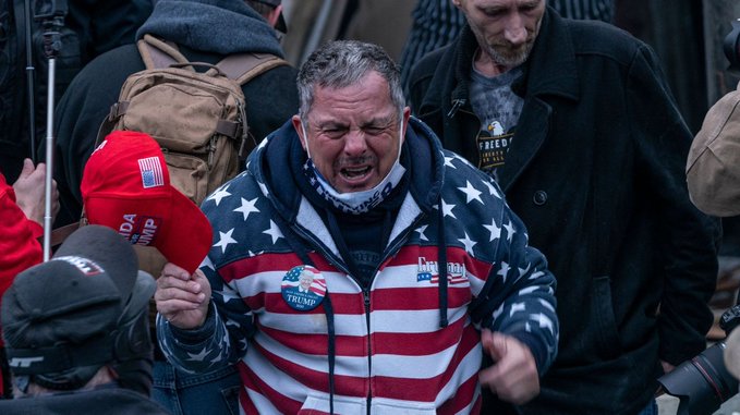 Capitol Rioter Breaks Down Sobbing As He Pleads Guilty - Vimarsana News