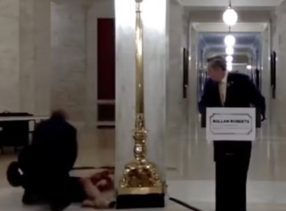 Dude Announcing For President Looks On As His Pregnant Wife Collapses - Vimarsana News