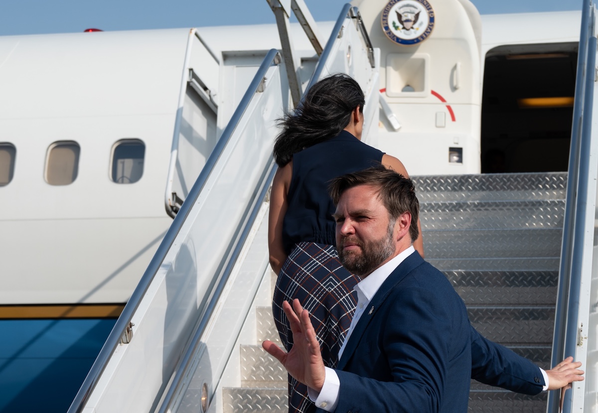 Secret Service Agents ‘Fed Up’ With Vance Using Military Helicopters Like Ubers